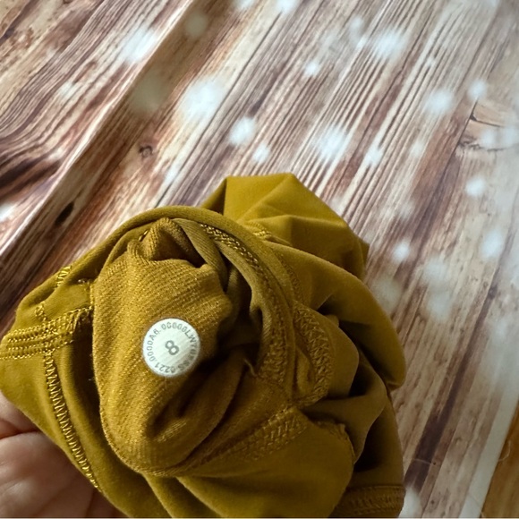 lululemon athletica Women's Short Size 8 - Picture 4 of 11